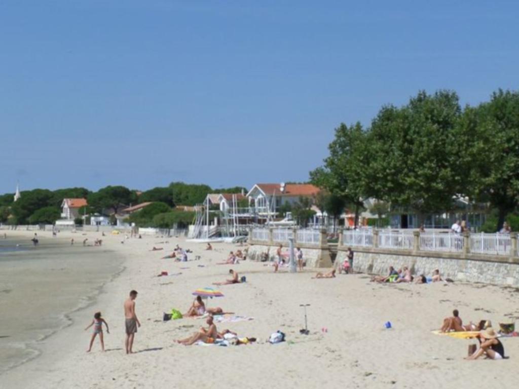Residence Nemea Les Rives De Saint Brice Ares Exterior foto