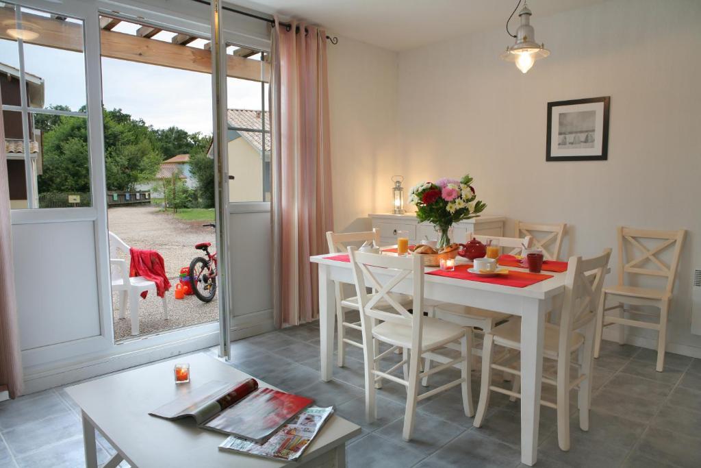 Residence Nemea Les Rives De Saint Brice Ares Zimmer foto