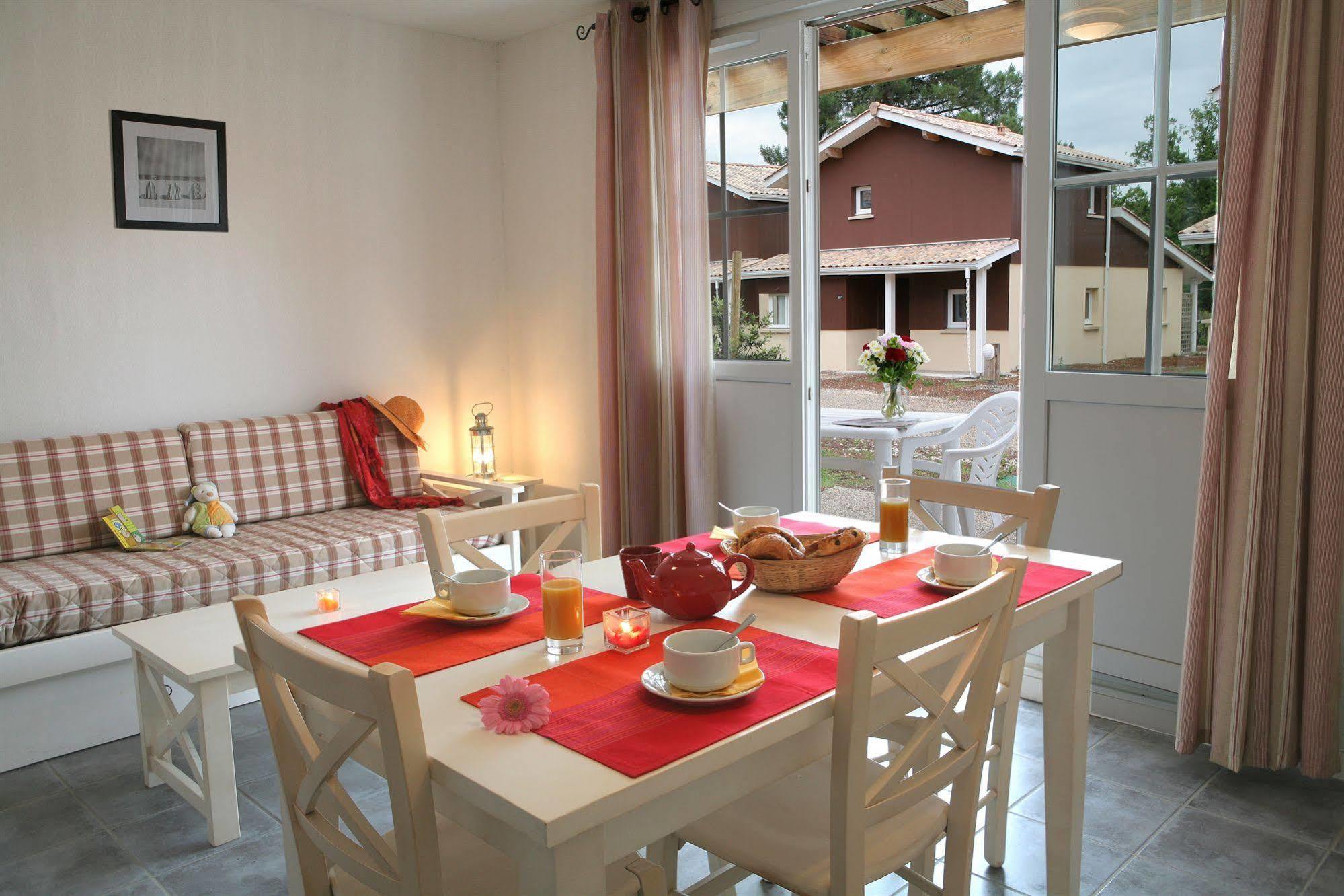 Residence Nemea Les Rives De Saint Brice Ares Exterior foto
