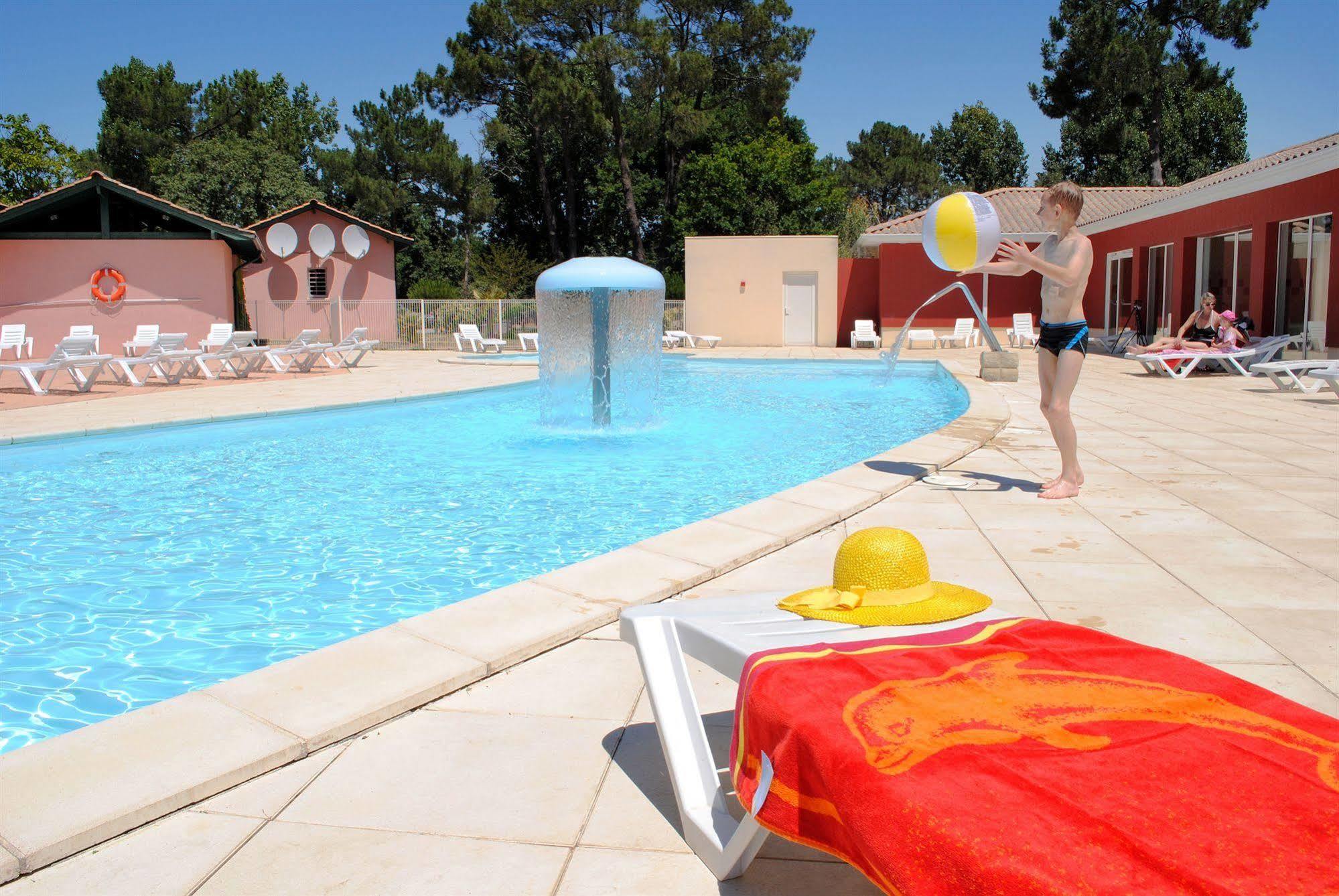 Residence Nemea Les Rives De Saint Brice Ares Exterior foto