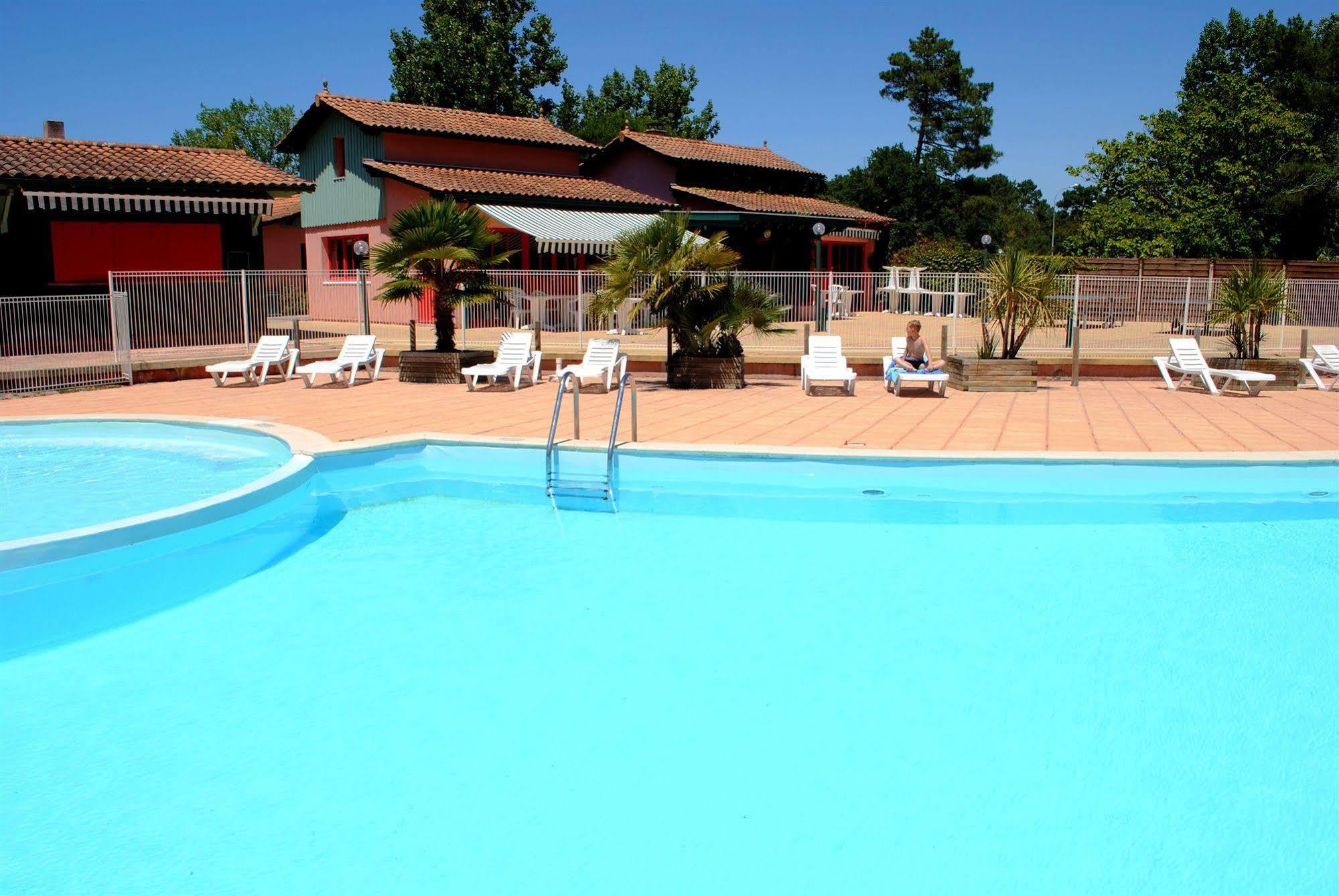 Residence Nemea Les Rives De Saint Brice Ares Exterior foto