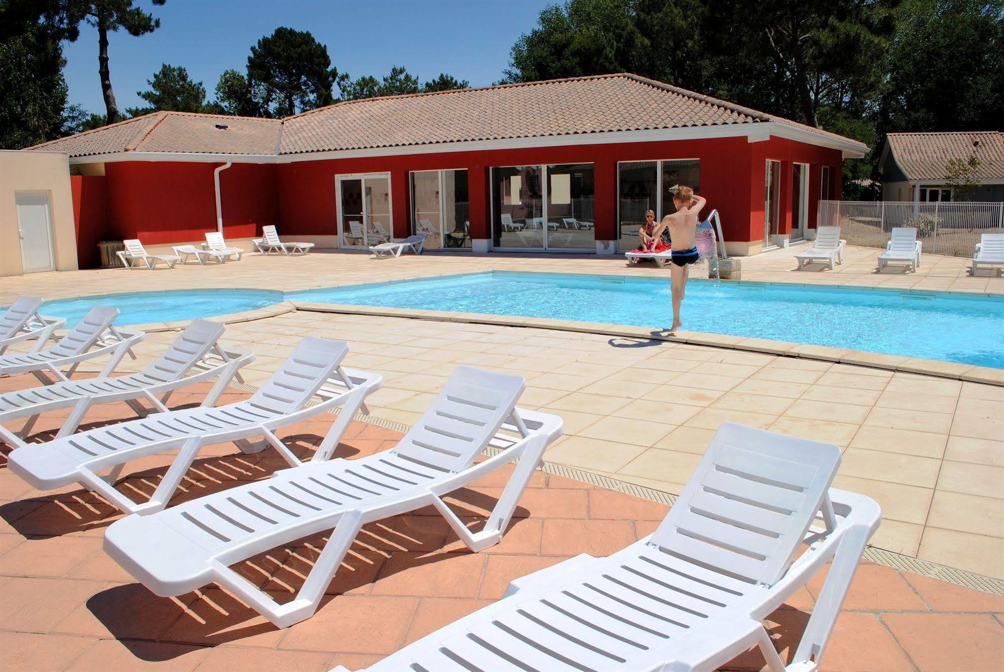 Residence Nemea Les Rives De Saint Brice Ares Exterior foto