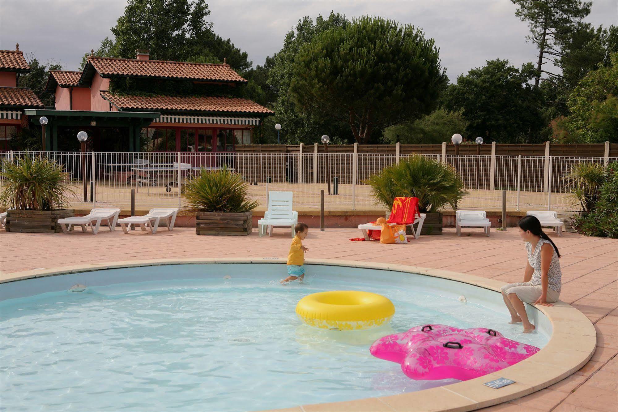 Residence Nemea Les Rives De Saint Brice Ares Exterior foto